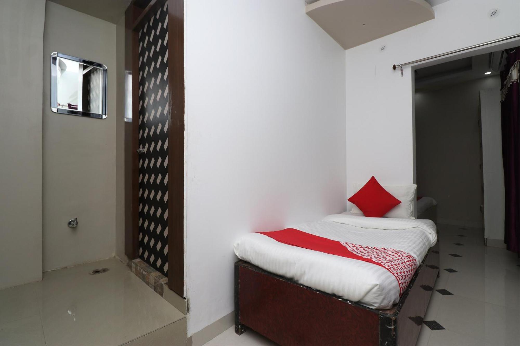 Hotel O Swastik Resort Colonelganj ภายนอก รูปภาพ