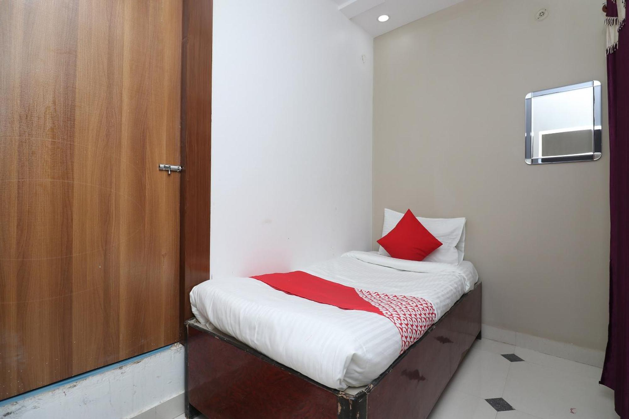 Hotel O Swastik Resort Colonelganj ภายนอก รูปภาพ
